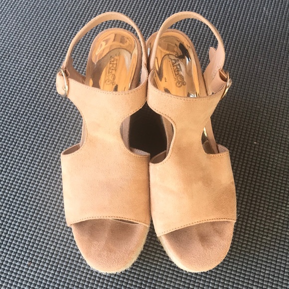 Size 8 1/2 tan suede 70s retro platform wedge - Picture 2 of 5